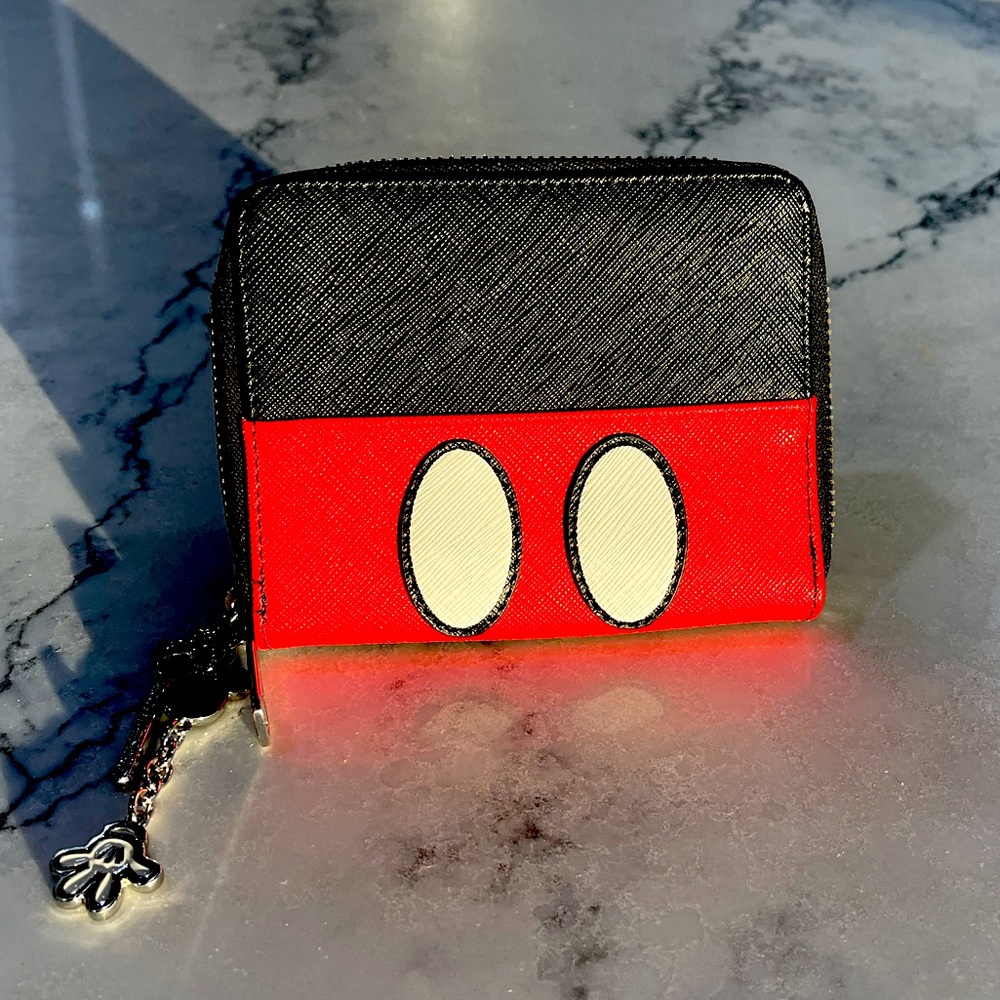 Disney Loungefly Mickey Wallet❤️🖤🤍